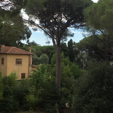 Dans Un Parc Prive A Apartment Cavalaire-sur-Mer